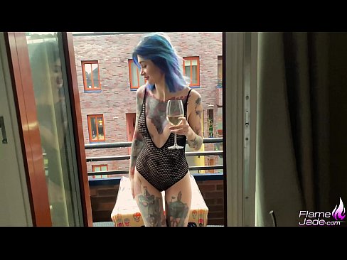 ❤️ Tremenda chica chupando con ganas y follando apasionadamente bajo el cielo abierto ❤️❌ Video de sexo de calidad en es.robosexshop.ru ❌️